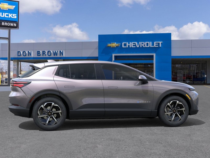 Chevrolet Equinox EV Vehicle Full-screen Gallery Image 5