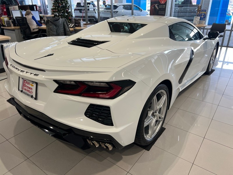 Chevrolet Corvette Vehicle Full-screen Gallery Image 04