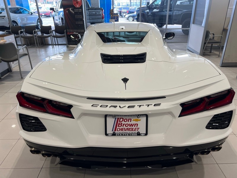 Chevrolet Corvette Vehicle Full-screen Gallery Image 05