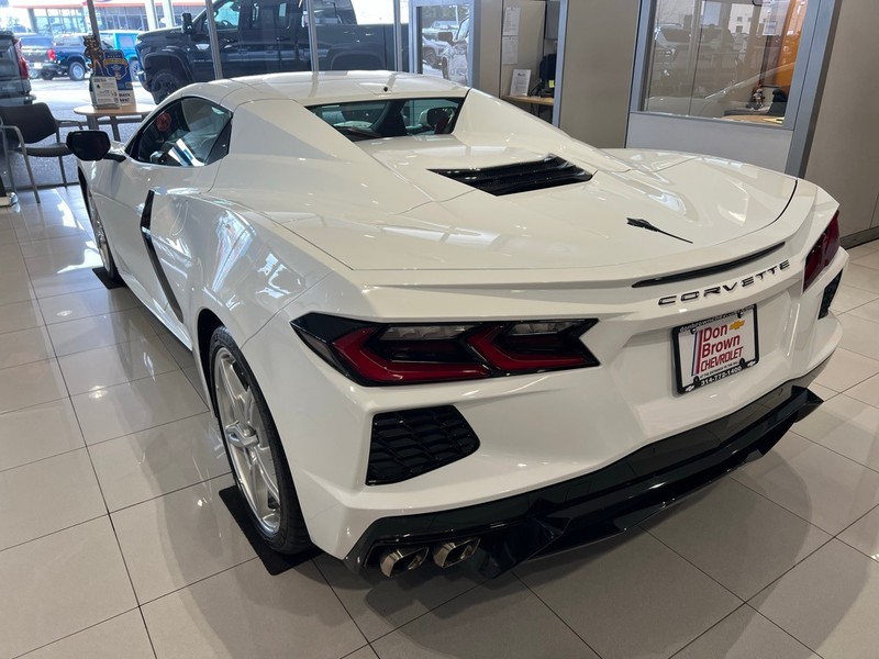 Chevrolet Corvette Vehicle Full-screen Gallery Image 06