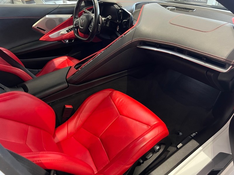 Chevrolet Corvette Vehicle Full-screen Gallery Image 08