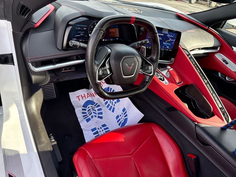 Chevrolet Corvette Vehicle Full-screen Gallery Image 17