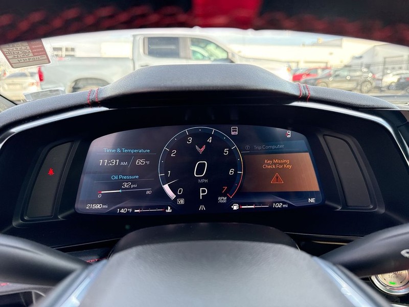 Chevrolet Corvette Vehicle Full-screen Gallery Image 18