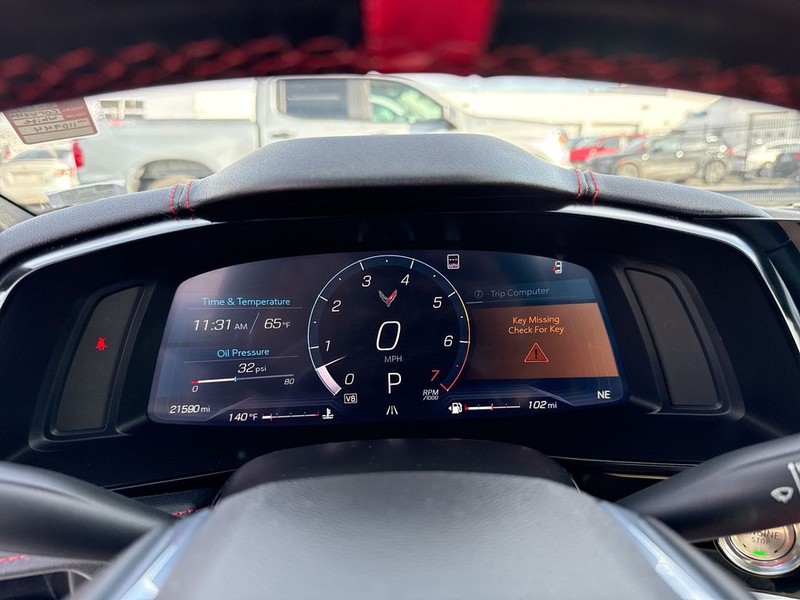 Chevrolet Corvette Vehicle Full-screen Gallery Image 19