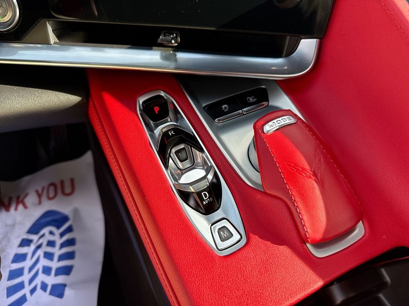 Chevrolet Corvette Vehicle Full-screen Gallery Image 24