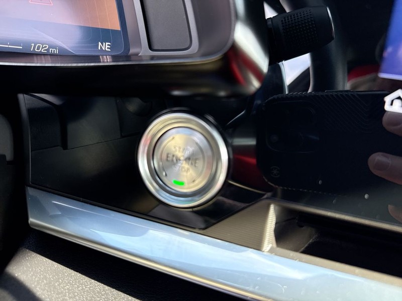 Chevrolet Corvette Vehicle Full-screen Gallery Image 25