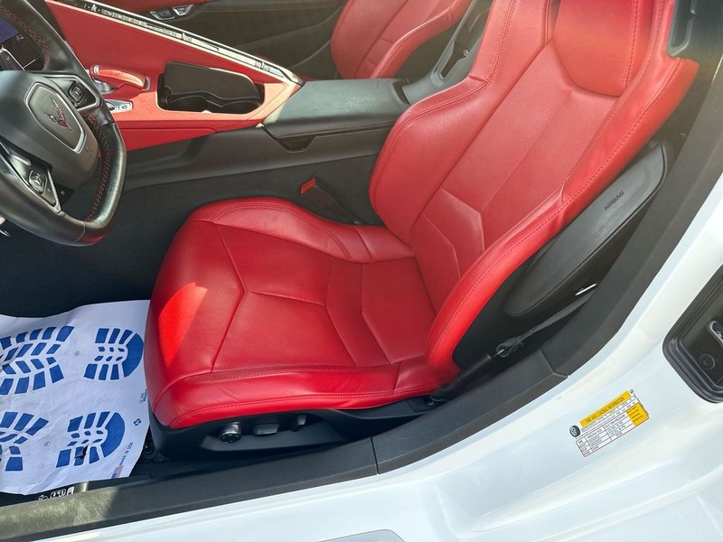 Chevrolet Corvette Vehicle Full-screen Gallery Image 28