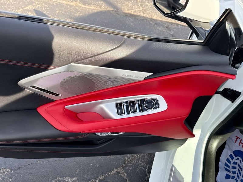 Chevrolet Corvette Vehicle Full-screen Gallery Image 30