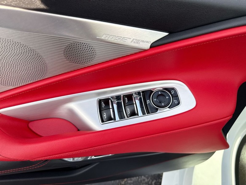 Chevrolet Corvette Vehicle Full-screen Gallery Image 31