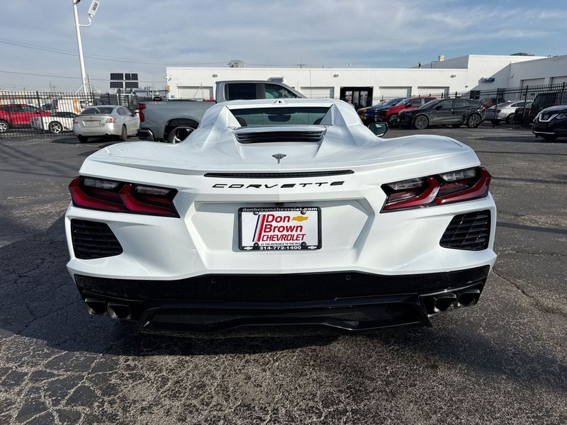 Chevrolet Corvette Vehicle Full-screen Gallery Image 32