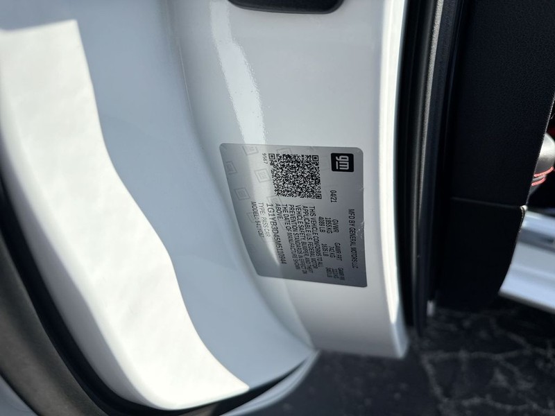 Chevrolet Corvette Vehicle Full-screen Gallery Image 40