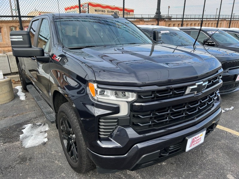 Chevrolet Silverado 1500 Vehicle Full-screen Gallery Image 3