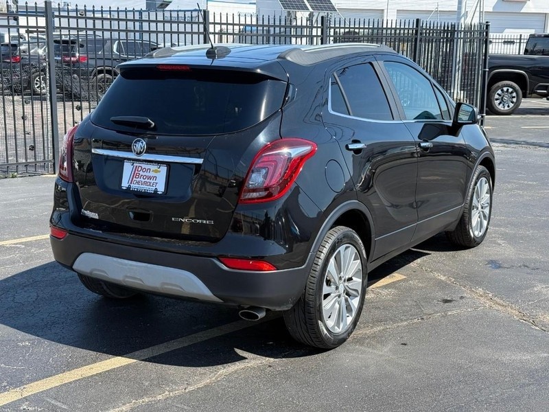 Buick Encore Vehicle Full-screen Gallery Image 04