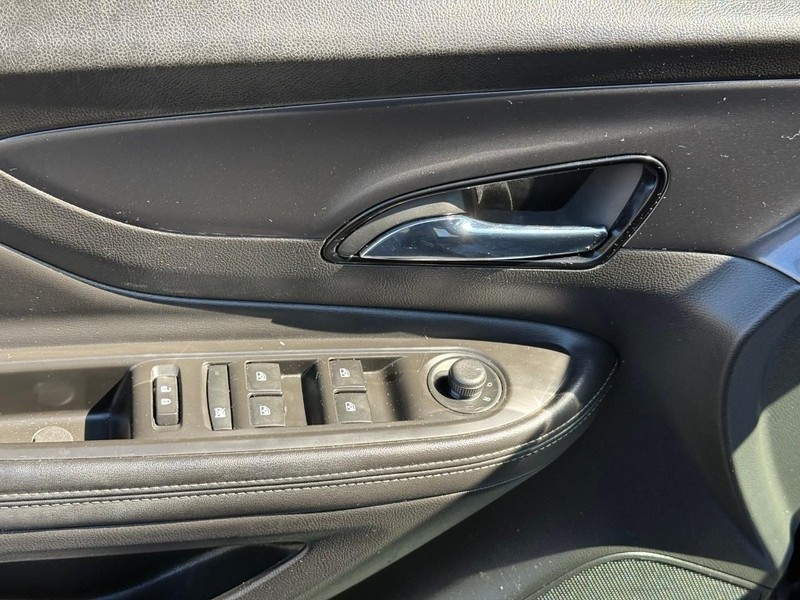 Buick Encore Vehicle Full-screen Gallery Image 20