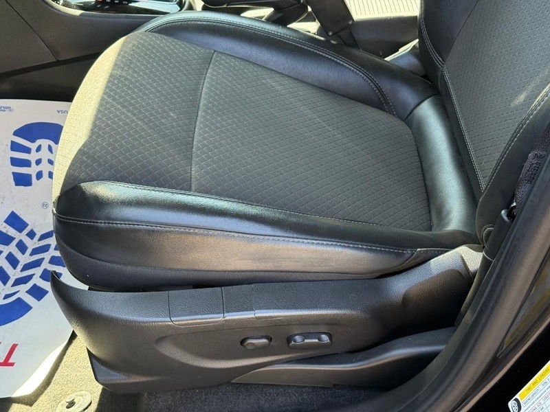 Buick Encore Vehicle Full-screen Gallery Image 21