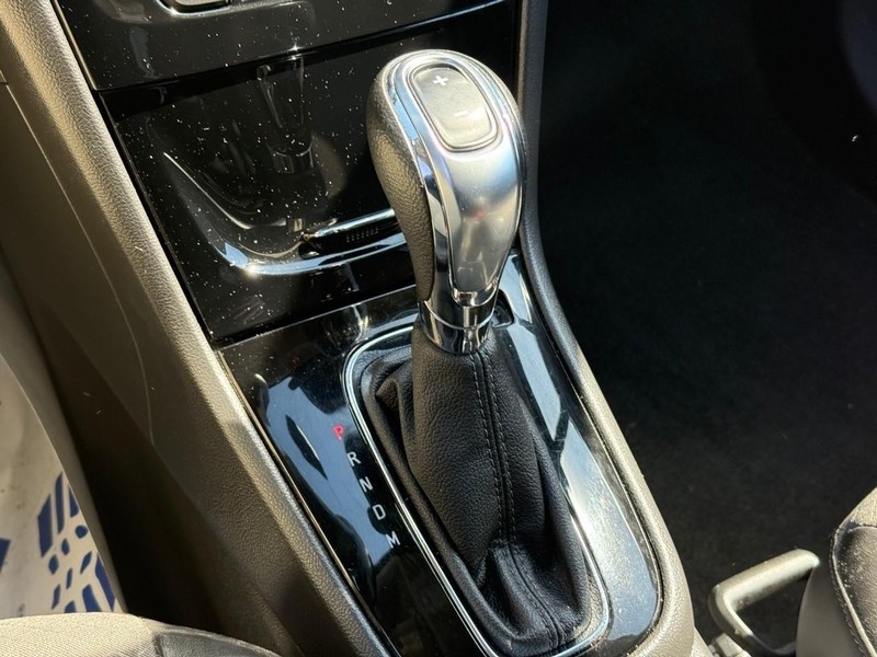 Buick Encore Vehicle Full-screen Gallery Image 24