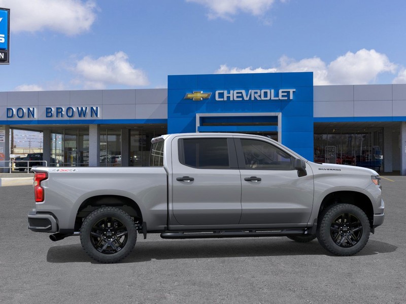 Chevrolet Silverado 1500 Vehicle Full-screen Gallery Image 5