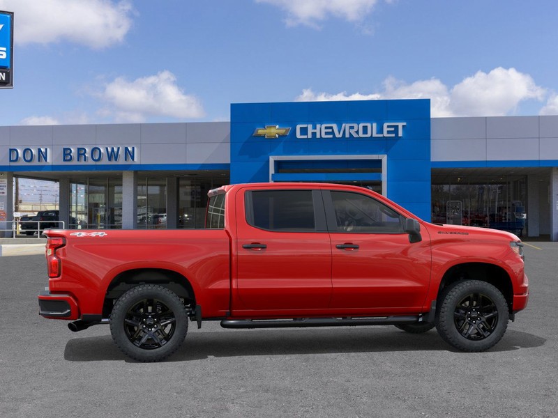 Chevrolet Silverado 1500 Vehicle Full-screen Gallery Image 5