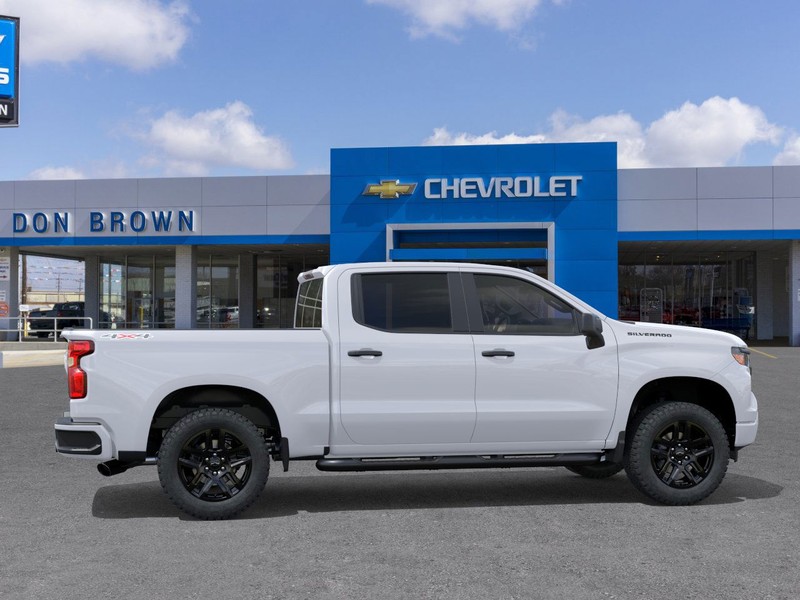 Chevrolet Silverado 1500 Vehicle Full-screen Gallery Image 5
