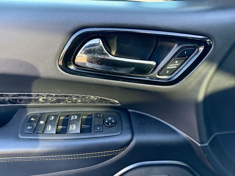 Dodge Durango Vehicle Full-screen Gallery Image 32