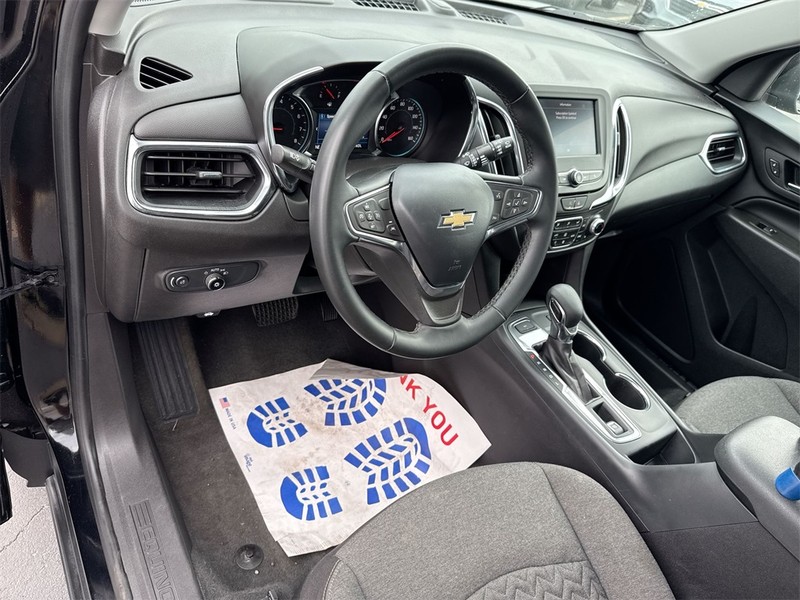 Chevrolet Equinox Vehicle Full-screen Gallery Image 10