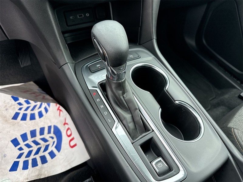 Chevrolet Equinox Vehicle Full-screen Gallery Image 15