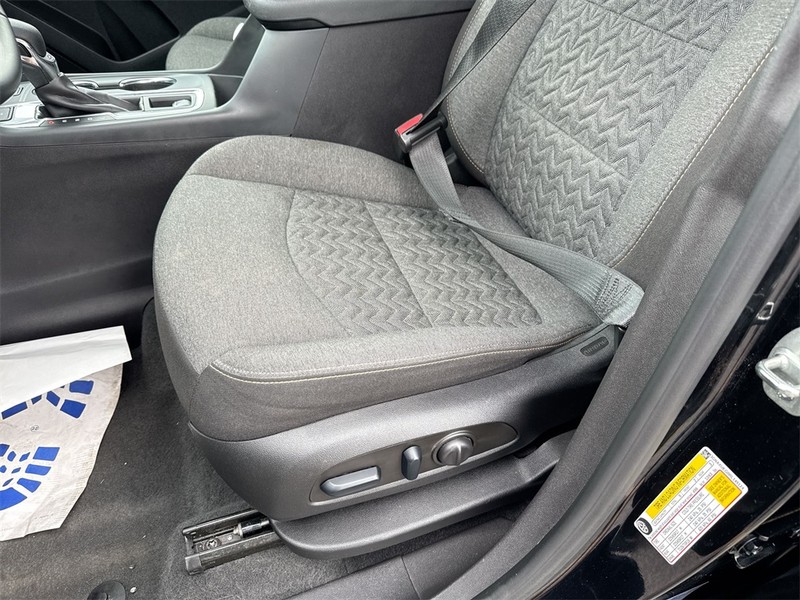 Chevrolet Equinox Vehicle Full-screen Gallery Image 18