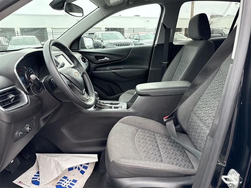 Chevrolet Equinox Vehicle Full-screen Gallery Image 19