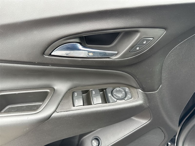 Chevrolet Equinox Vehicle Full-screen Gallery Image 21