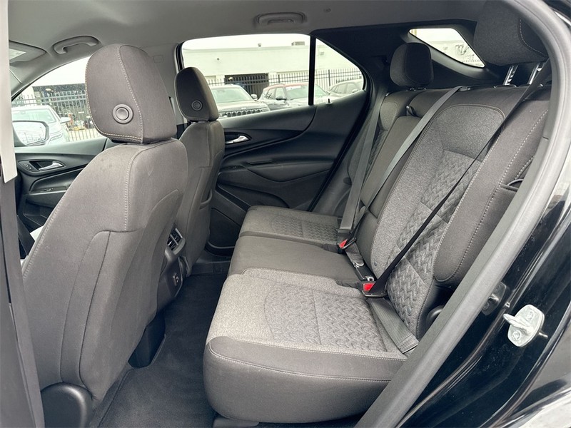 Chevrolet Equinox Vehicle Full-screen Gallery Image 22