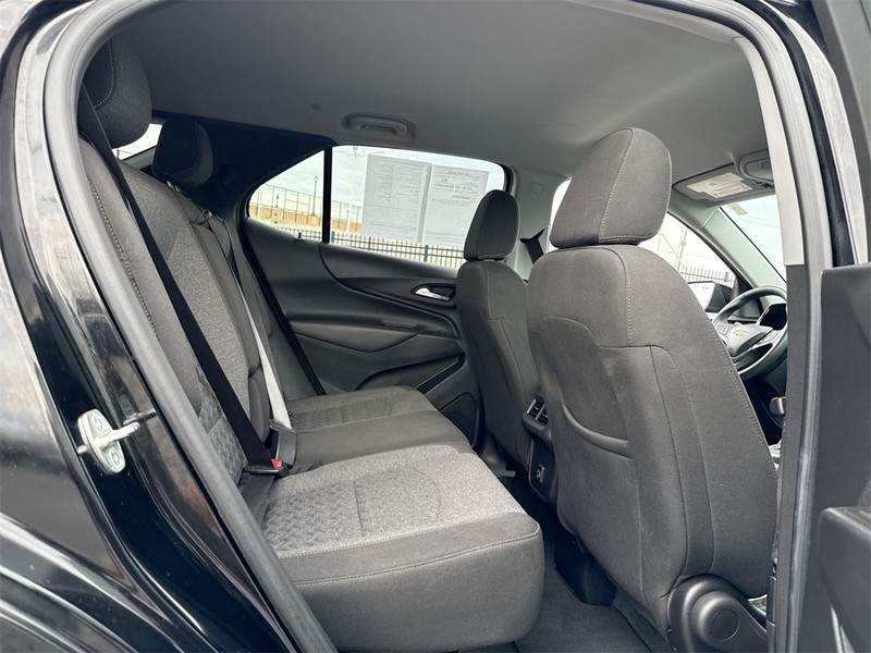 Chevrolet Equinox Vehicle Full-screen Gallery Image 24