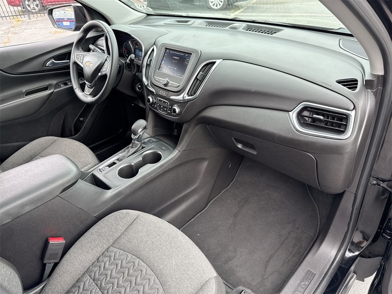 Chevrolet Equinox Vehicle Full-screen Gallery Image 25