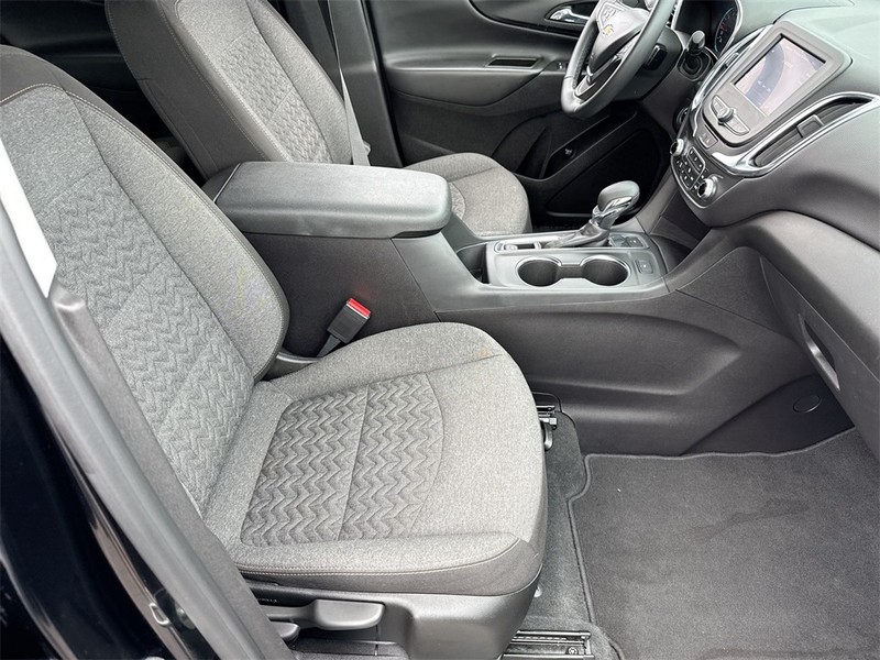 Chevrolet Equinox Vehicle Full-screen Gallery Image 26