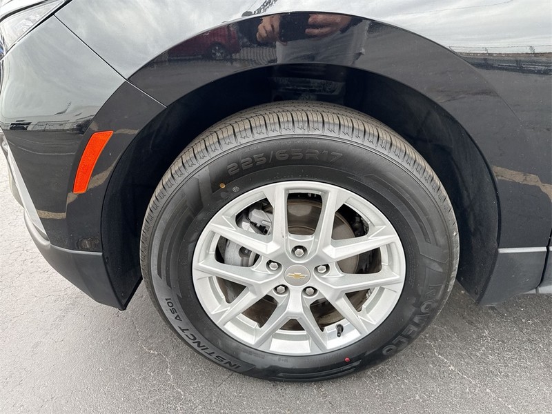 Chevrolet Equinox Vehicle Full-screen Gallery Image 30