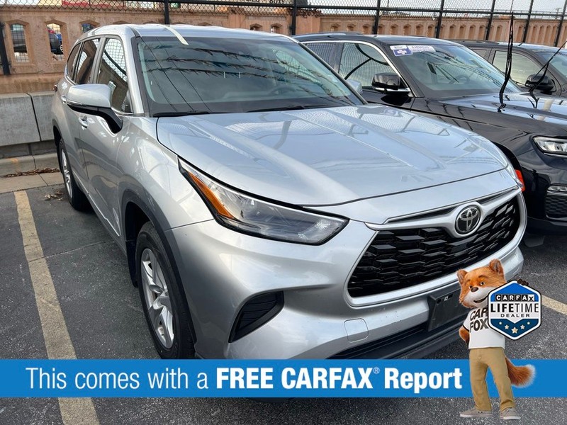 Toyota Highlander Vehicle Full-screen Gallery Image 3