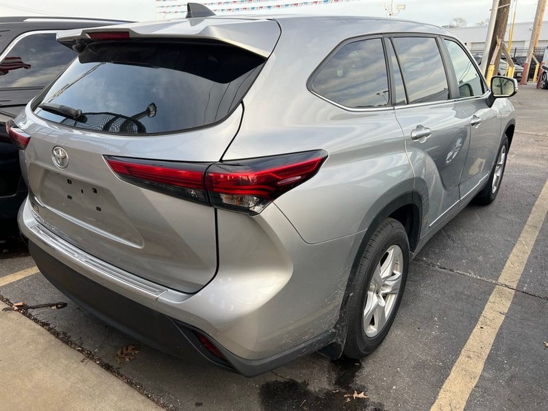 Toyota Highlander Vehicle Full-screen Gallery Image 6