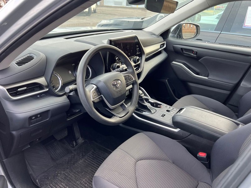 Toyota Highlander Vehicle Full-screen Gallery Image 7