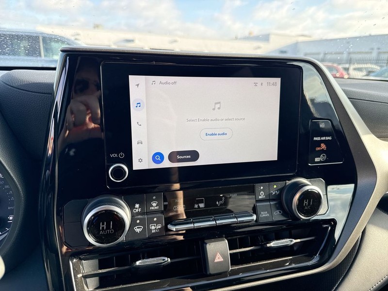 Toyota Highlander Vehicle Full-screen Gallery Image 20