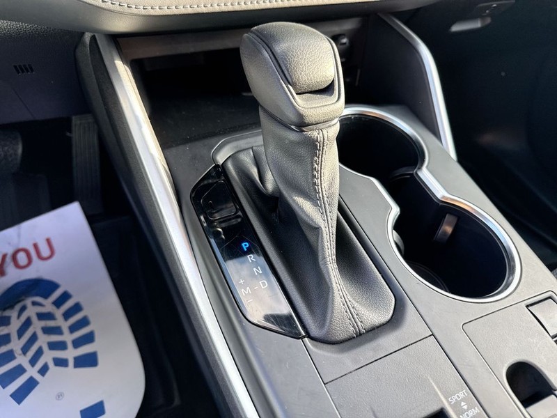 Toyota Highlander Vehicle Full-screen Gallery Image 22