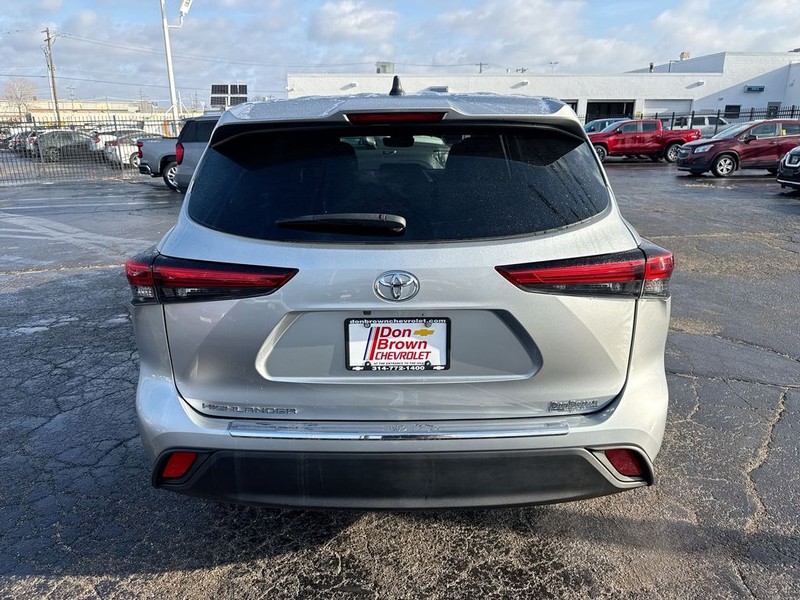 Toyota Highlander Vehicle Full-screen Gallery Image 31