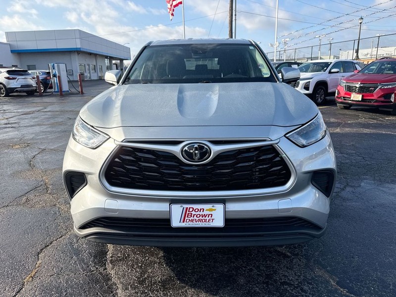 Toyota Highlander Vehicle Full-screen Gallery Image 35