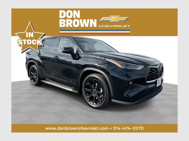 2022 Toyota Highlander LE's photo