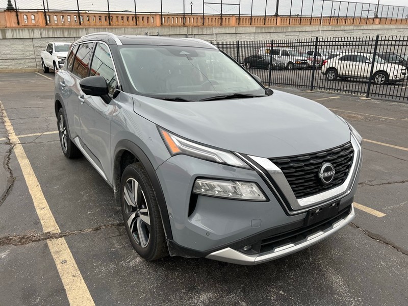 Nissan Rogue Vehicle Full-screen Gallery Image 3