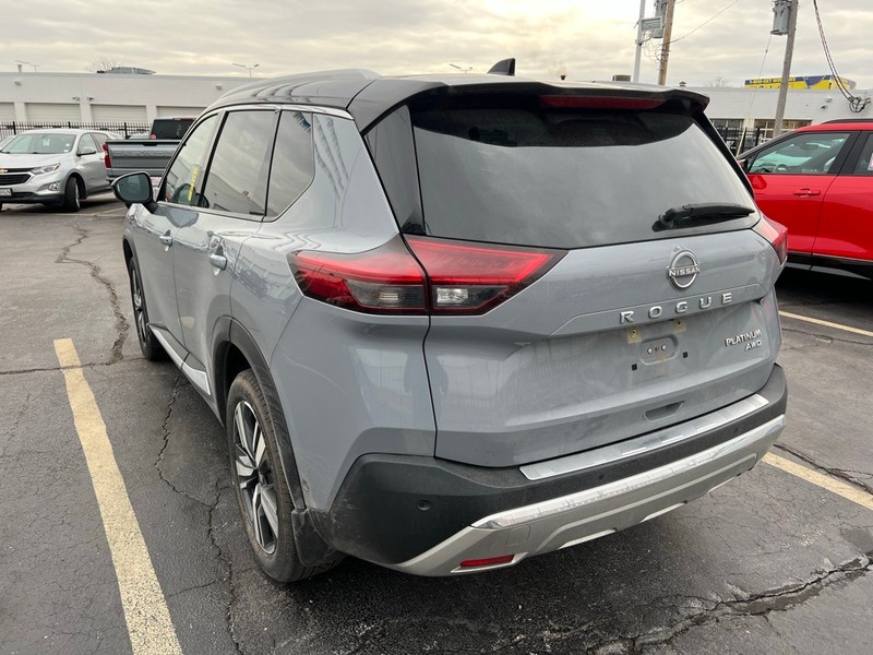 Nissan Rogue Vehicle Full-screen Gallery Image 4