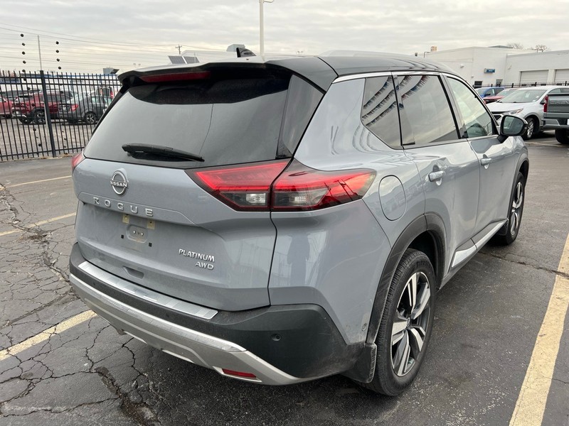 Nissan Rogue Vehicle Full-screen Gallery Image 6