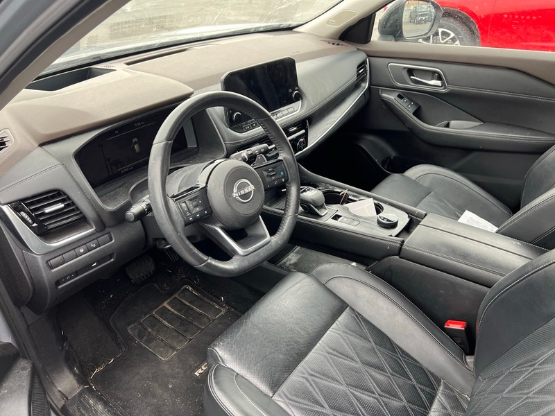 Nissan Rogue Vehicle Full-screen Gallery Image 7