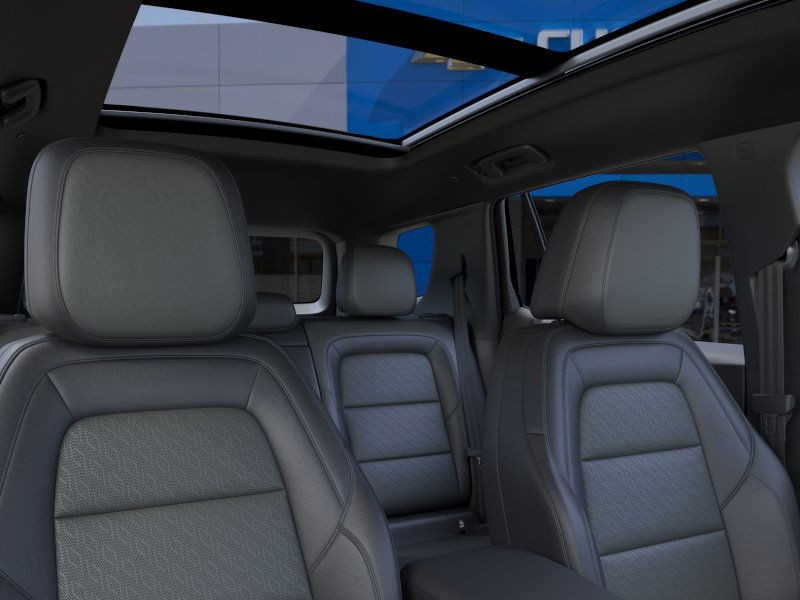 Chevrolet Equinox Vehicle Full-screen Gallery Image 24