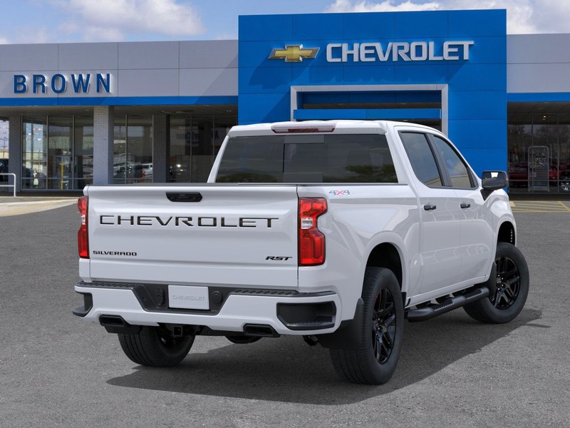 Chevrolet Silverado 1500 Vehicle Full-screen Gallery Image 4