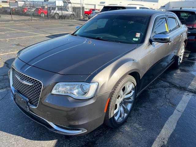 2018 Chrysler 300 Touring's photo