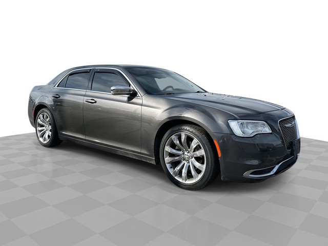2018 Chrysler 300 Touring's photo